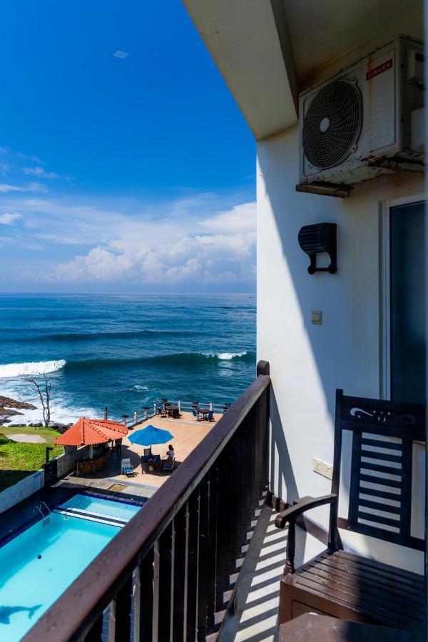 אונה ואטונה Rock Fort Beach Resort מראה חיצוני תמונה