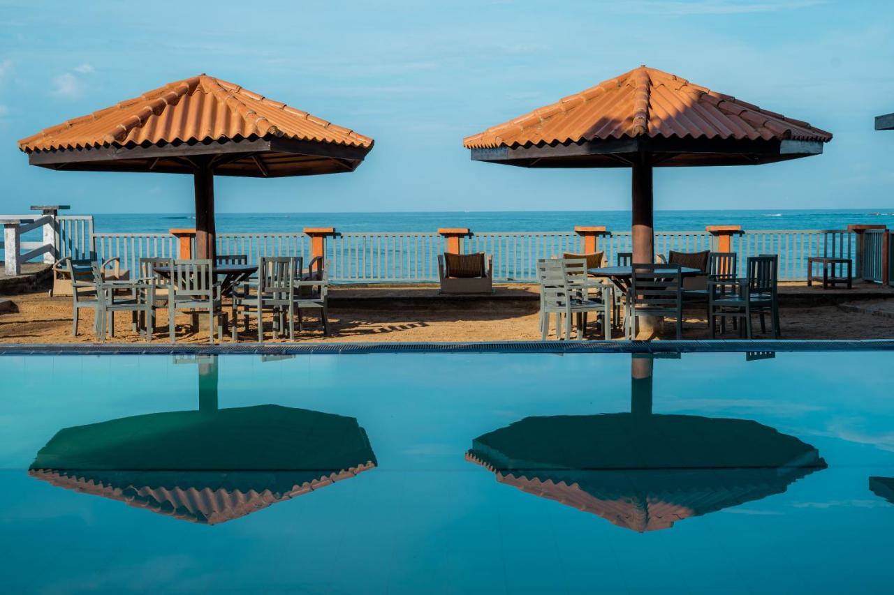 אונה ואטונה Rock Fort Beach Resort מראה חיצוני תמונה
