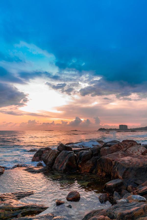 אונה ואטונה Rock Fort Beach Resort מראה חיצוני תמונה
