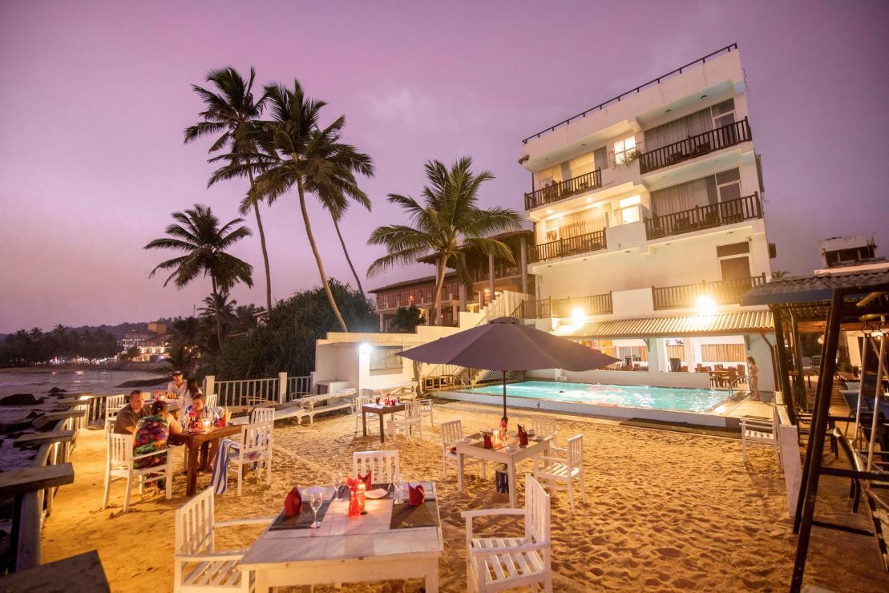 אונה ואטונה Rock Fort Beach Resort מראה חיצוני תמונה