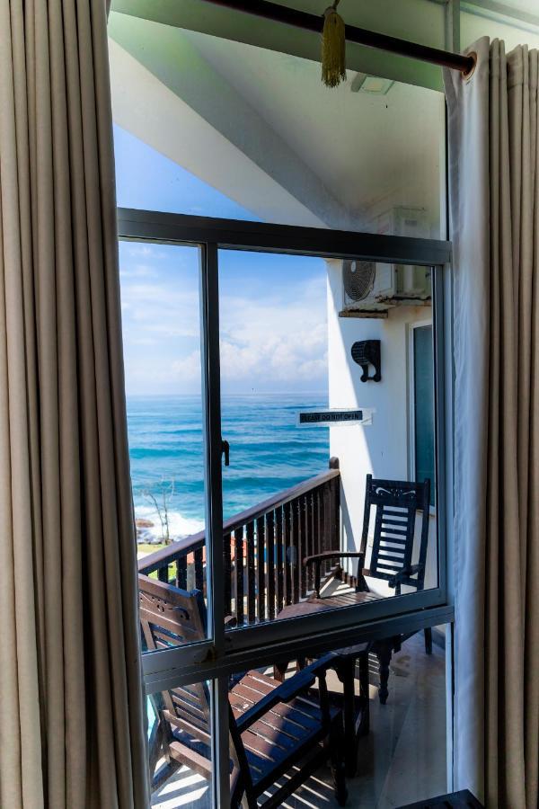 אונה ואטונה Rock Fort Beach Resort מראה חיצוני תמונה