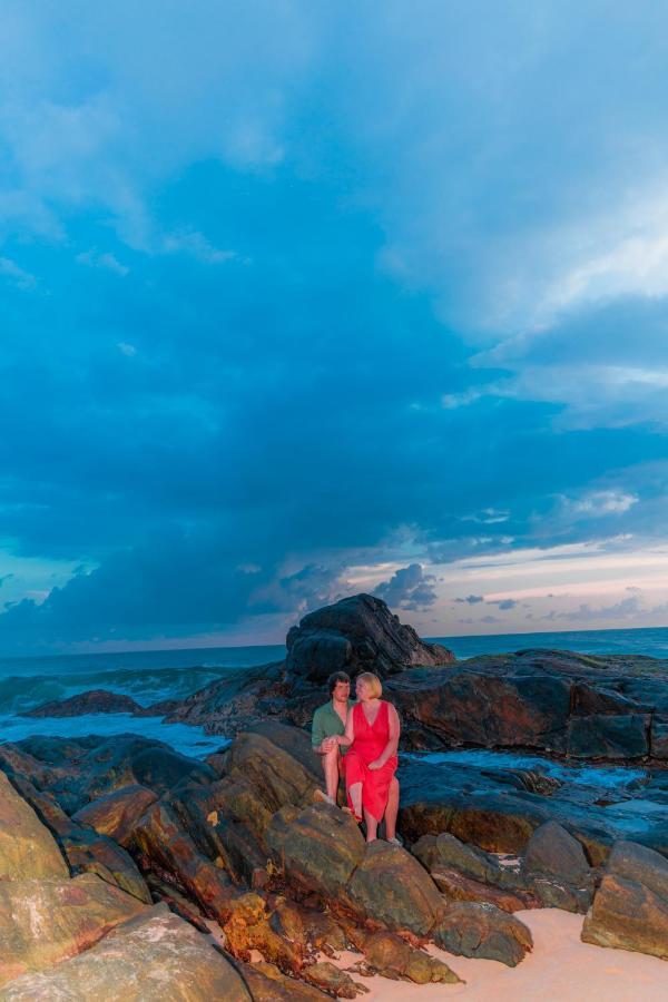 אונה ואטונה Rock Fort Beach Resort מראה חיצוני תמונה