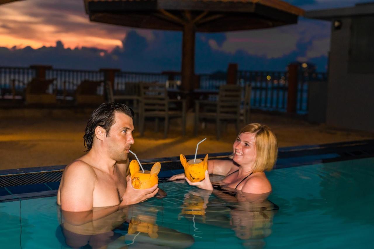 אונה ואטונה Rock Fort Beach Resort מראה חיצוני תמונה