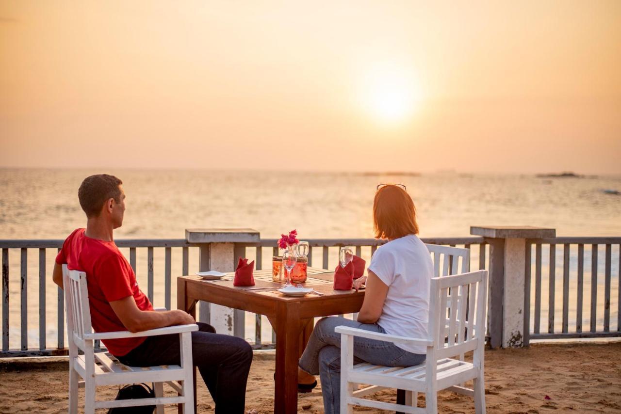 אונה ואטונה Rock Fort Beach Resort מראה חיצוני תמונה