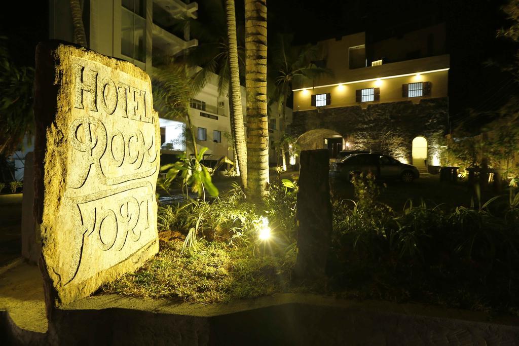 אונה ואטונה Rock Fort Beach Resort מראה חיצוני תמונה