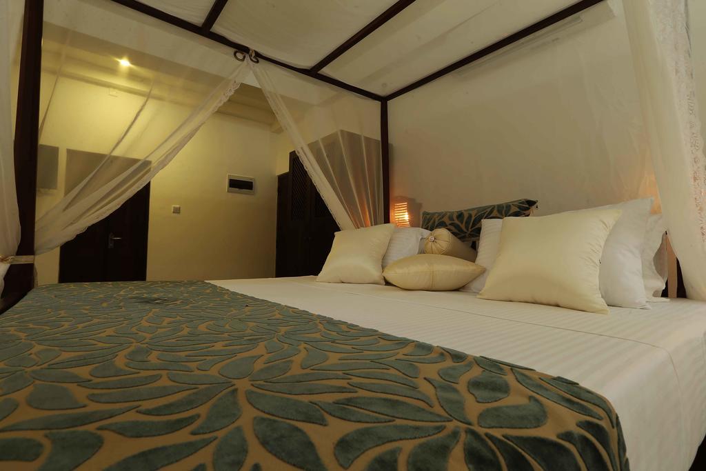 אונה ואטונה Rock Fort Beach Resort חדר תמונה