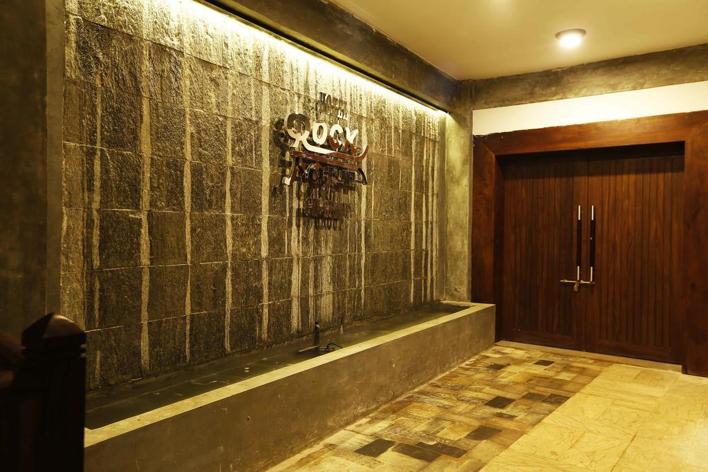 אונה ואטונה Rock Fort Beach Resort מראה חיצוני תמונה