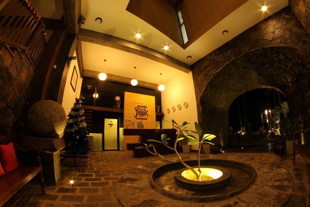 אונה ואטונה Rock Fort Beach Resort מראה חיצוני תמונה
