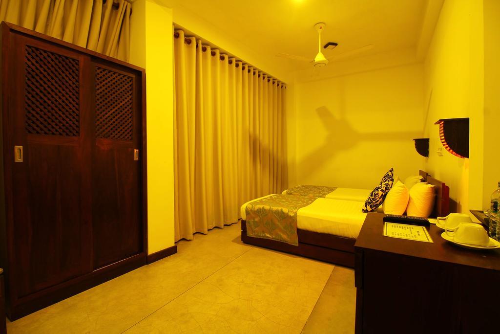 אונה ואטונה Rock Fort Beach Resort מראה חיצוני תמונה