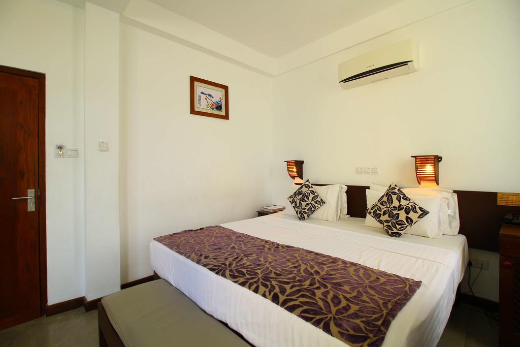 אונה ואטונה Rock Fort Beach Resort מראה חיצוני תמונה