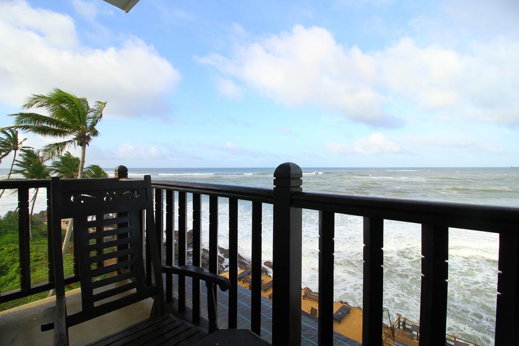 אונה ואטונה Rock Fort Beach Resort מראה חיצוני תמונה