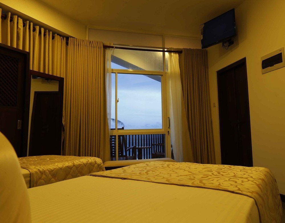 אונה ואטונה Rock Fort Beach Resort מראה חיצוני תמונה